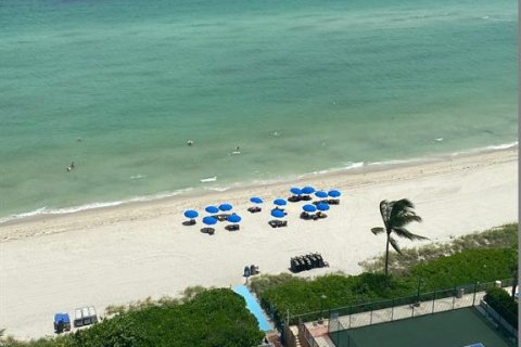 Condominio en alquiler en Hallandale Beach, Florida, 2 dormitorios, 133.78 m2 № 668789 - foto 3