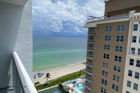 Copropriété à louer à Hallandale Beach, Floride: 2 chambres, 133.78 m2 № 668789 - photo 14