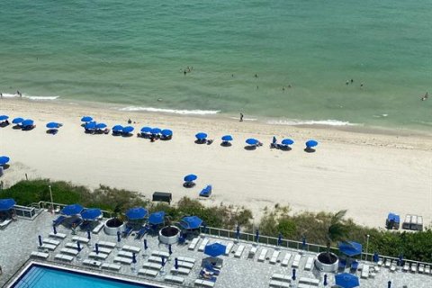 Condominio en alquiler en Hallandale Beach, Florida, 2 dormitorios, 133.78 m2 № 668789 - foto 4