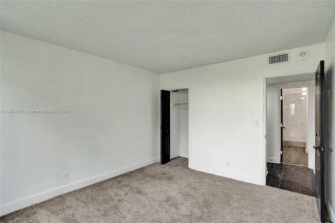 Copropriété à vendre à Hollywood, Floride: 2 chambres, 105.17 m2 № 1282602 - photo 21