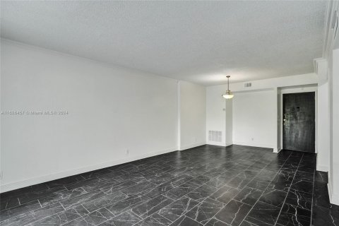 Condo in Hollywood, Florida, 2 bedrooms  № 1282602 - photo 11