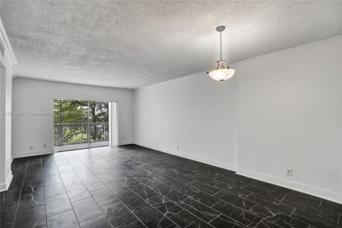 Condo in Hollywood, Florida, 2 bedrooms  № 1282602 - photo 8