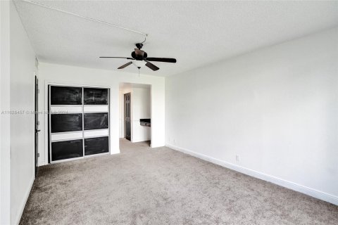 Copropriété à vendre à Hollywood, Floride: 2 chambres, 105.17 m2 № 1282602 - photo 26