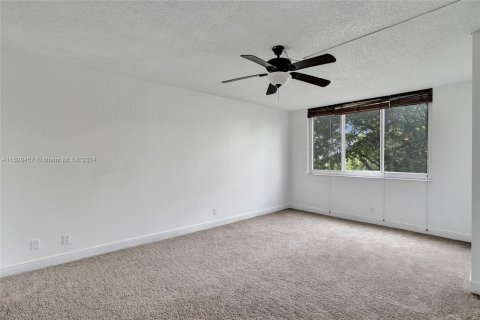 Condo in Hollywood, Florida, 2 bedrooms  № 1282602 - photo 28