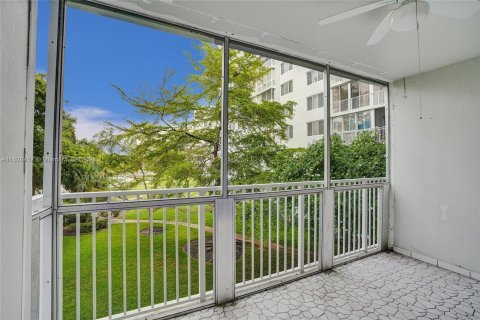 Copropriété à vendre à Hollywood, Floride: 2 chambres, 105.17 m2 № 1282602 - photo 13