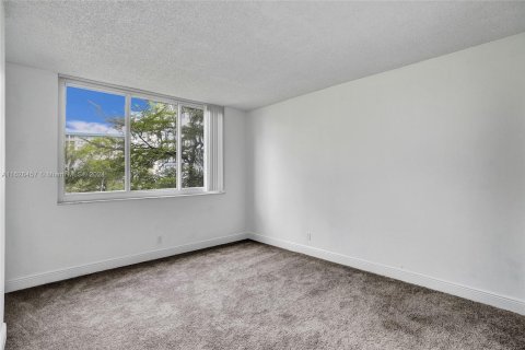 Condo in Hollywood, Florida, 2 bedrooms  № 1282602 - photo 18