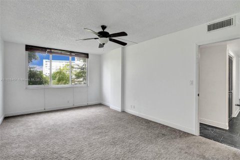 Copropriété à vendre à Hollywood, Floride: 2 chambres, 105.17 m2 № 1282602 - photo 27