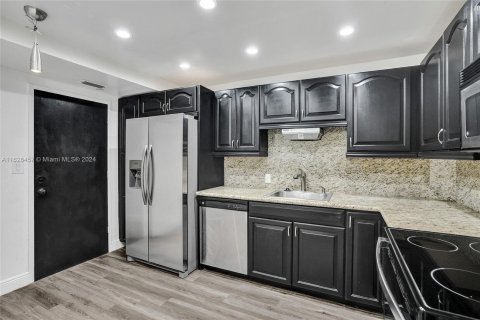 Copropriété à vendre à Hollywood, Floride: 2 chambres, 105.17 m2 № 1282602 - photo 2