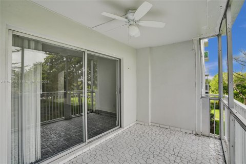 Copropriété à vendre à Hollywood, Floride: 2 chambres, 105.17 m2 № 1282602 - photo 16