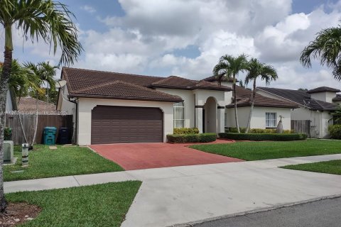 Villa ou maison à vendre à Miami, Floride: 4 chambres, 194.26 m2 № 1282601 - photo 2