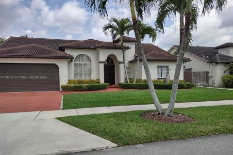 Villa ou maison à vendre à Miami, Floride: 4 chambres, 194.26 m2 № 1282601 - photo 4