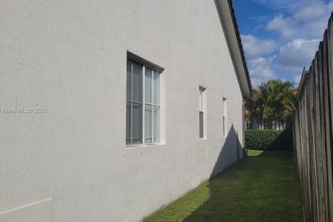 House in Miami, Florida 4 bedrooms, 194.26 sq.m. № 1282601 - photo 27