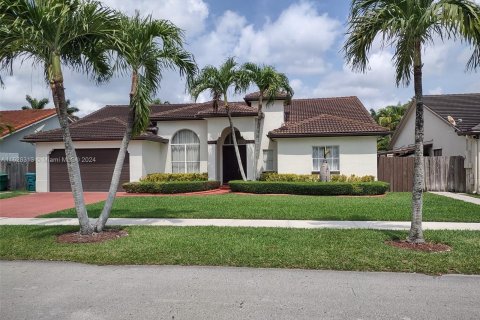 Villa ou maison à vendre à Miami, Floride: 4 chambres, 194.26 m2 № 1282601 - photo 1