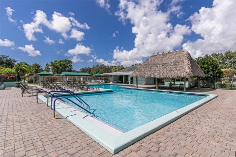 Villa ou maison à vendre à Deerfield Beach, Floride: 2 chambres, 113.34 m2 № 1128028 - photo 29