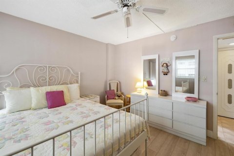 Condominio en venta en Lauderdale-by-the-Sea, Florida, 2 dormitorios, 93.09 m2 № 648238 - foto 18