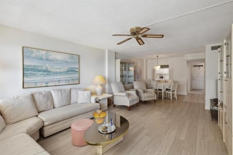 Condo in Lauderdale-by-the-Sea, Florida, 2 bedrooms  № 648238 - photo 21