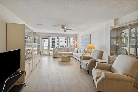 Condo in Lauderdale-by-the-Sea, Florida, 2 bedrooms  № 648238 - photo 23
