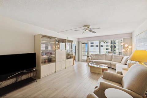 Condo in Lauderdale-by-the-Sea, Florida, 2 bedrooms  № 648238 - photo 22