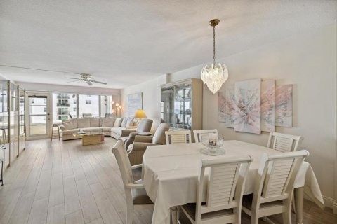 Condo in Lauderdale-by-the-Sea, Florida, 2 bedrooms  № 648238 - photo 24