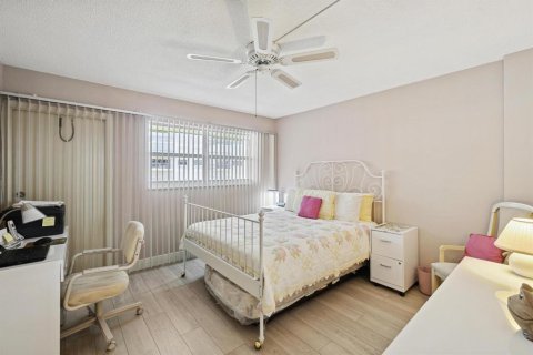 Condo in Lauderdale-by-the-Sea, Florida, 2 bedrooms  № 648238 - photo 19