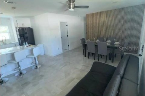 Casa en venta en Orlando, Florida, 4 dormitorios, 119.47 m2 № 1336182 - foto 3