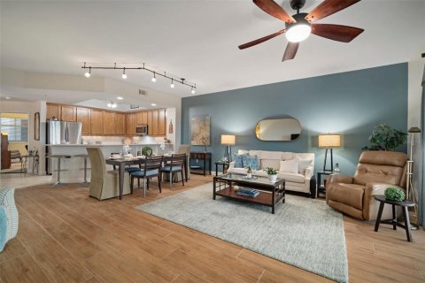 Condo in Saint Petersburg, Florida, 3 bedrooms  № 1337696 - photo 6