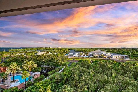 Condo in Saint Petersburg, Florida, 3 bedrooms  № 1337696 - photo 2