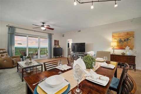 Condo in Saint Petersburg, Florida, 3 bedrooms  № 1337696 - photo 9