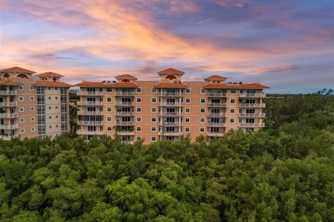 Condo in Saint Petersburg, Florida, 3 bedrooms  № 1337696 - photo 1