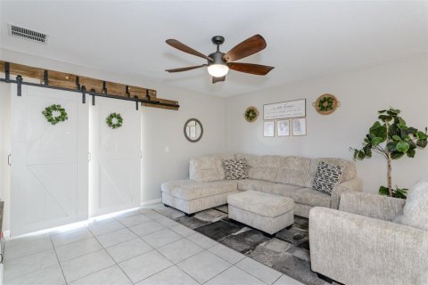 Casa en venta en New Port Richey, Florida, 6 dormitorios, 239.69 m2 № 1303914 - foto 19