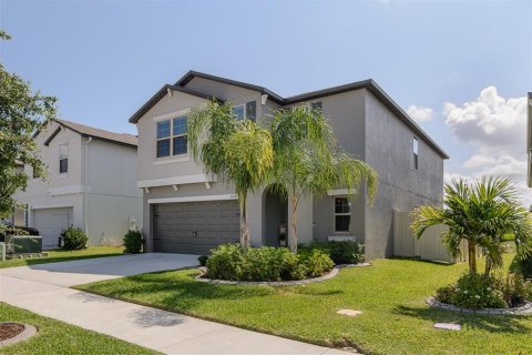 House in New Port Richey, Florida 6 bedrooms, 239.69 sq.m. № 1303914 - photo 2