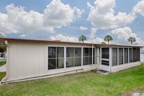 Condo in Zephyrhills, Florida, 2 bedrooms  № 1090050 - photo 24