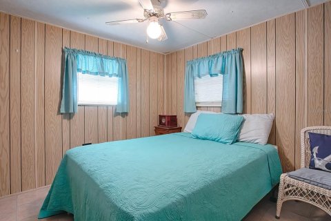 Condo in Zephyrhills, Florida, 2 bedrooms  № 1090050 - photo 18