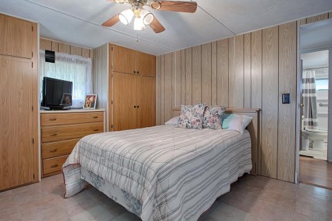 Condo in Zephyrhills, Florida, 2 bedrooms  № 1090050 - photo 16