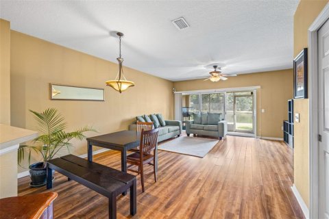 Townhouse in Tampa, Florida 2 bedrooms, 122.82 sq.m. № 906821 - photo 12