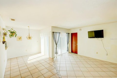 Touwnhouse à vendre à Kissimmee, Floride: 2 chambres, 96.43 m2 № 1335915 - photo 4