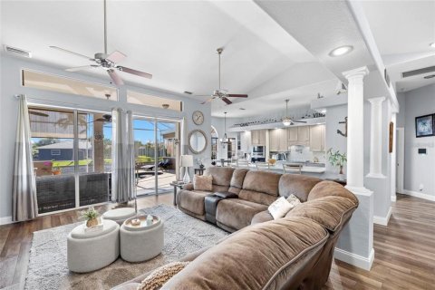 Villa ou maison à vendre à Cape Coral, Floride: 4 chambres, 223.71 m2 № 855212 - photo 13