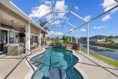 Villa ou maison à vendre à Cape Coral, Floride: 4 chambres, 223.71 m2 № 855212 - photo 3