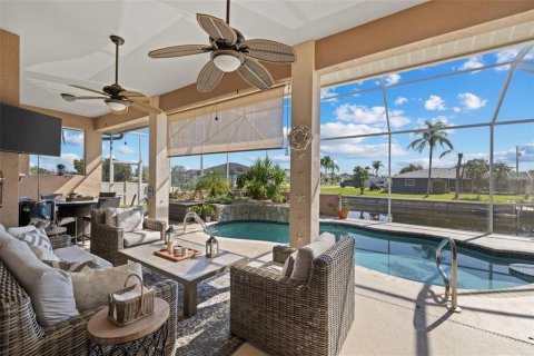 Villa ou maison à vendre à Cape Coral, Floride: 4 chambres, 223.71 m2 № 855212 - photo 2