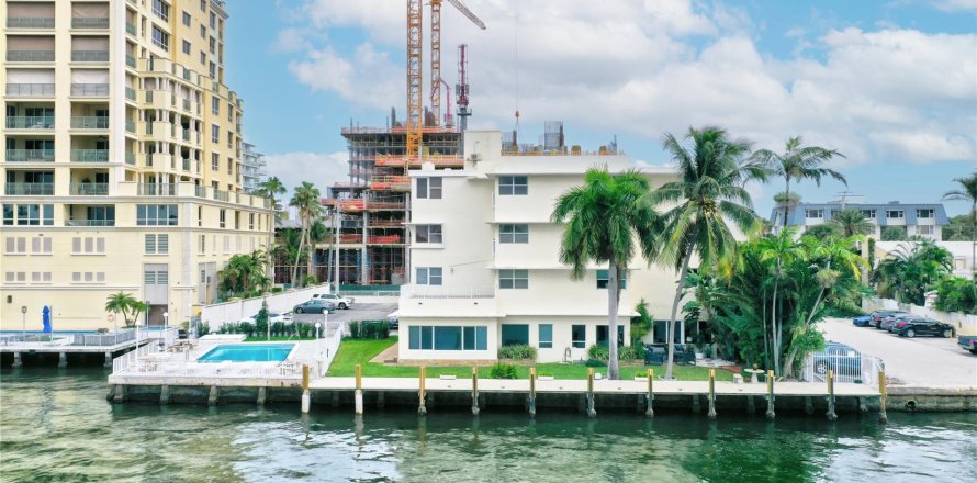 Condominio en Fort Lauderdale, Florida, 4 dormitorios  № 936596