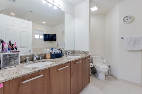 Townhouse in Aventura, Florida 3 bedrooms, 166.95 sq.m. № 1325784 - photo 21