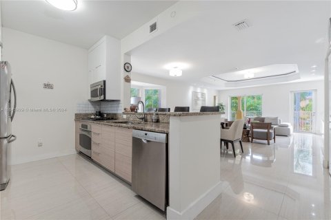 Townhouse in Aventura, Florida 3 bedrooms, 166.95 sq.m. № 1325784 - photo 12