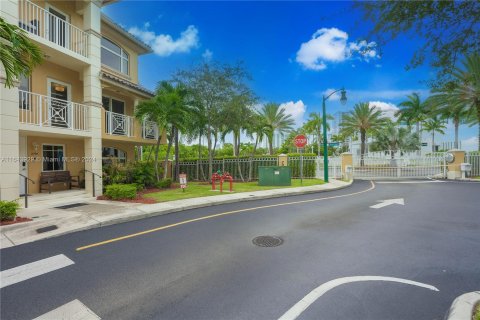 Townhouse in Aventura, Florida 3 bedrooms, 166.95 sq.m. № 1325784 - photo 29