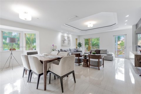 Adosado en venta en Aventura, Florida, 3 dormitorios, 166.95 m2 № 1325784 - foto 1