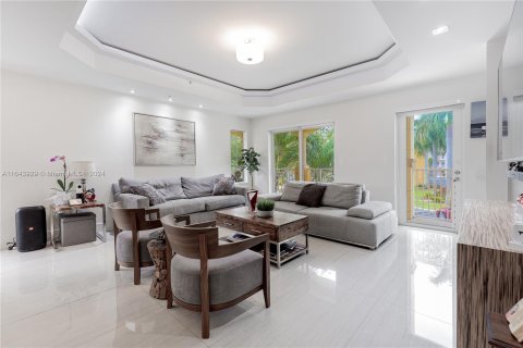 Townhouse in Aventura, Florida 3 bedrooms, 166.95 sq.m. № 1325784 - photo 7