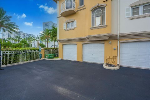 Adosado en venta en Aventura, Florida, 3 dormitorios, 166.95 m2 № 1325784 - foto 30