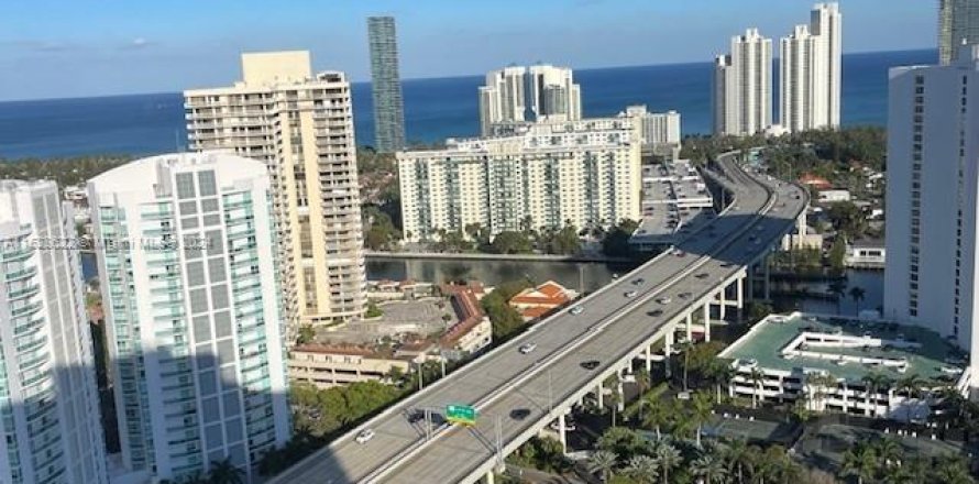 Condominio en Aventura, Florida, 2 dormitorios  № 993873