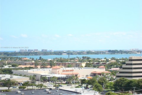 Condominio en venta en North Miami, Florida, 2 dormitorios, 117.06 m2 № 869751 - foto 3