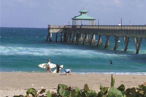 Condo in Deerfield Beach, Florida, 2 bedrooms  № 1210127 - photo 1