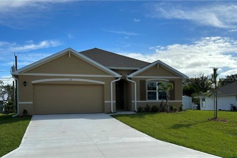 House in Sebastian, Florida 4 bedrooms, 170.75 sq.m. № 1379258 - photo 2